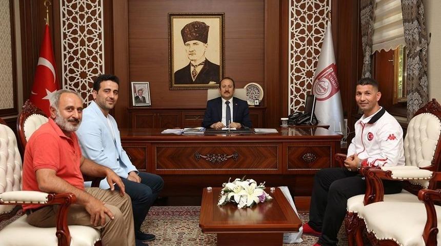 Kick Box Milli Takımlar Başantrenörü Daştan Vali Pehlivan’ı Ziyaret Etti