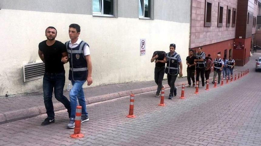 Ak&uuml; Hırsızları Yakalandı