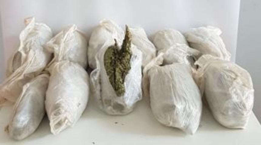 9 Kilo Esrarla Yakalanan 3 Ş&uuml;pheli Tutuklandı