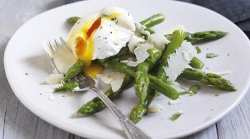 Yumurtalı ve Parmesan Peynirli Kuşkonmaz