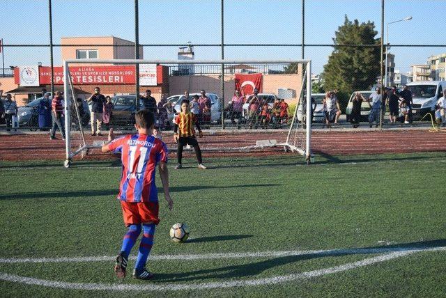 15 Temmuz Şehitleri Anısına Aliağa’da Futbol Turnuvası