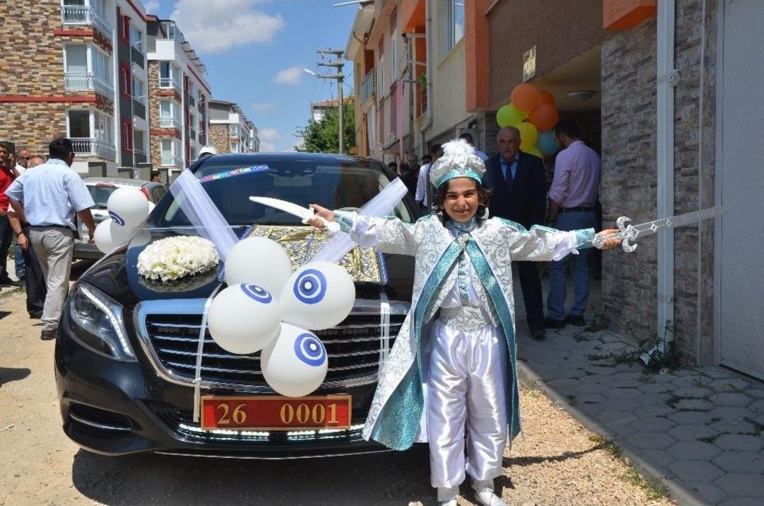 Valinin Makam Aracı S&uuml;nnet Arabası Oldu