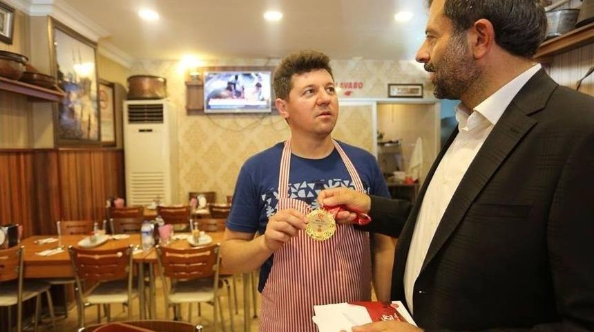 Işık&rsquo;tan Demokrasi N&ouml;bet&ccedil;ilerine &ldquo;minnettarlık Madalyası&rdquo;