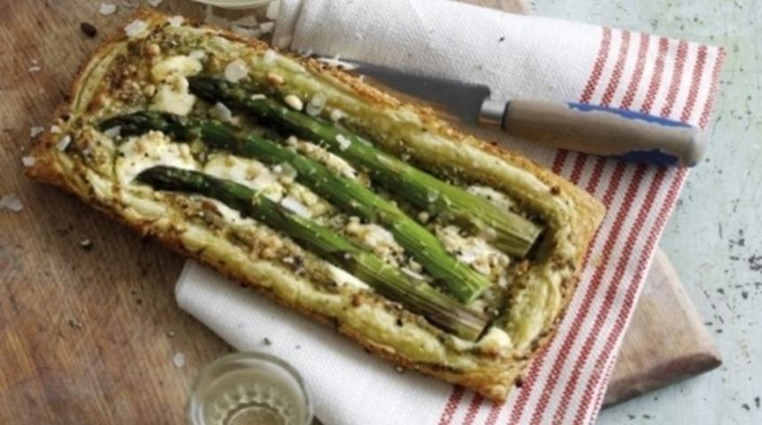 Parmesanlı Kuşkonmazlı Tart