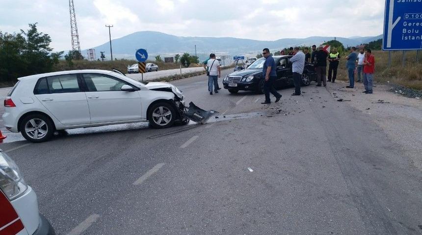 Karab&uuml;k&rsquo;te Trafik Kazası: 1 &Ouml;l&uuml;, 6 Yaralı