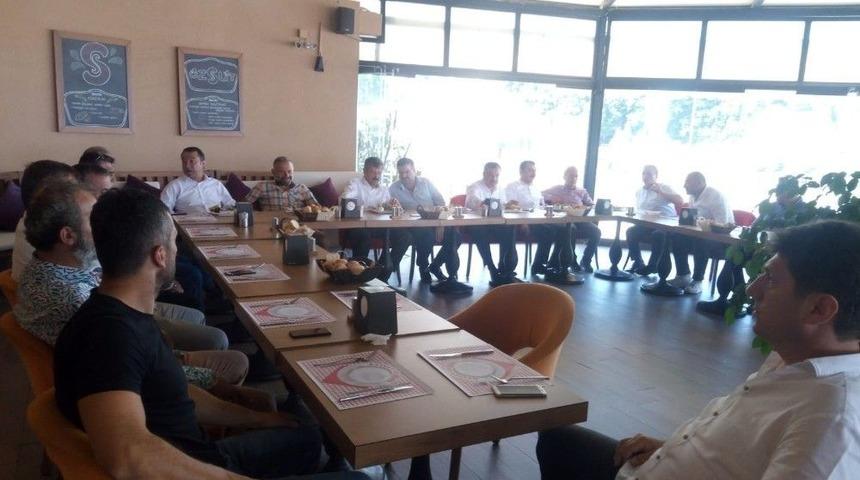 K&ouml;m&uuml;rspor Y&ouml;netimi Ve Milletvekilleri Kahvaltıda Buluştu