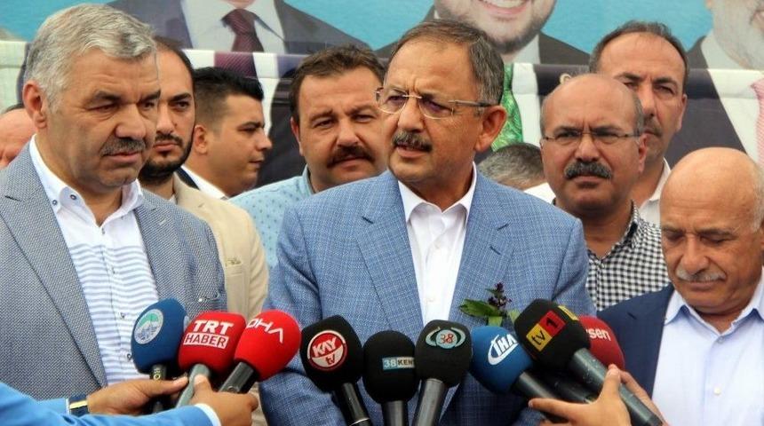 &Ouml;nceki D&ouml;nem &Ccedil;evre Ve Şehircilik Bakanı &Ouml;zhaseki Memleketinde T&ouml;renle Karşılandı