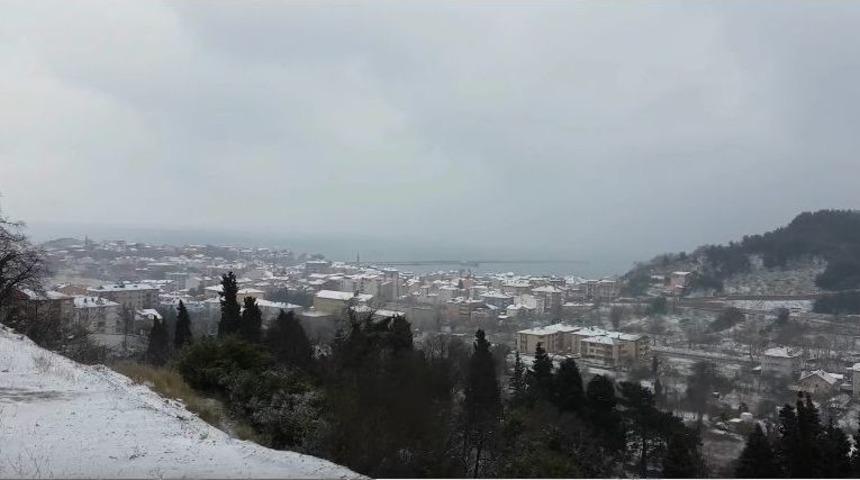 Bartın’da Fırtına Ve Kar Yağışı Hayatı Olumsuz Etkiliyor