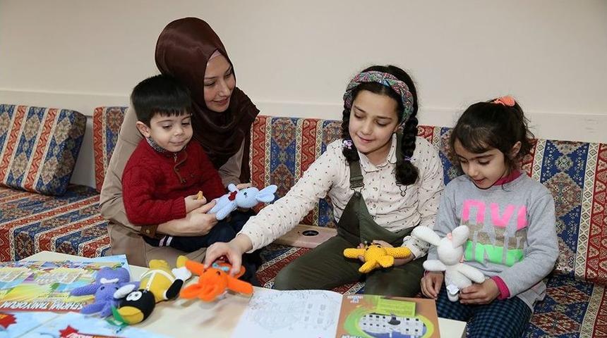 Suriyeli Kadınlar T&uuml;rk&ccedil;e &Ouml;ğreniyor