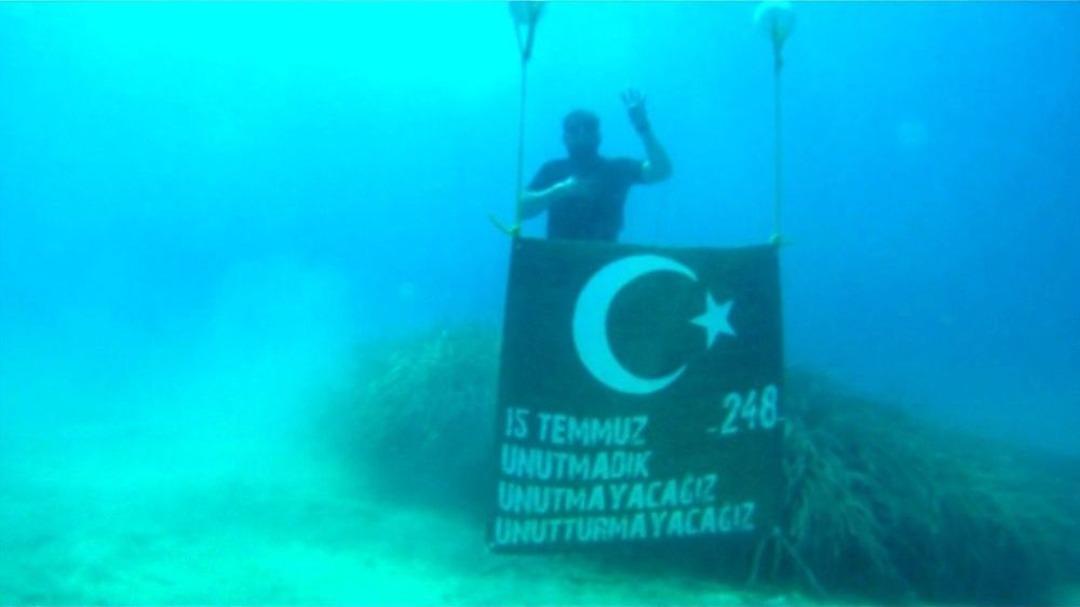 Engelli Rekortmen Dalgı&ccedil; Esmeray Bu Kez 15 Temmuz Şehitleri İ&ccedil;in Daldı