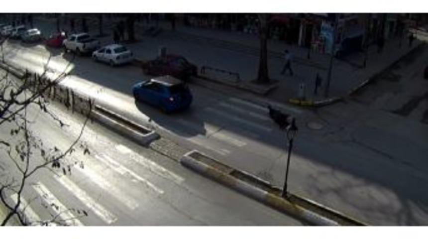 Geri Geri Manevra Yapan Otomobil 1 Kişiye &Ccedil;arptı