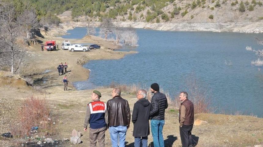 Uşak&rsquo;ta G&ouml;lde Kaybolan Gen&ccedil; &Ouml;l&uuml; Olarak Bulundu