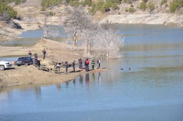 Uşak&rsquo;ta G&ouml;lde Kaybolan Gen&ccedil; &Ouml;l&uuml; Olarak Bulundu 1