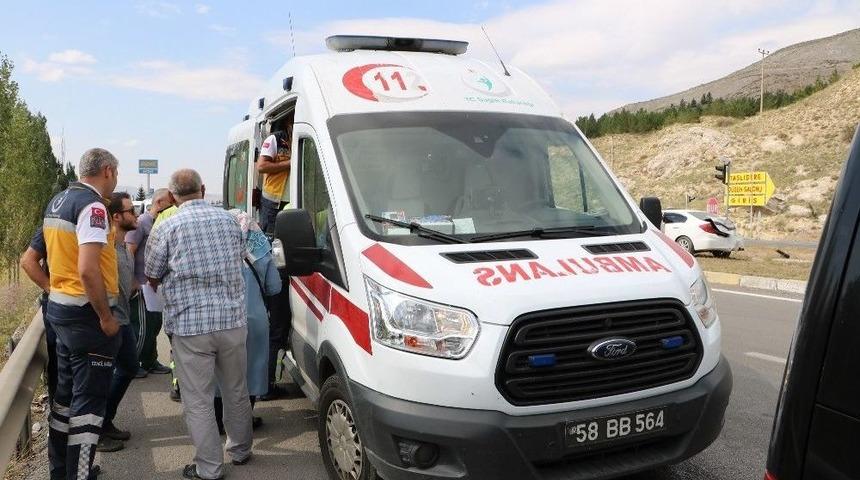 Sivas &lsquo;ta Trafik Kazası:2 Yaralı