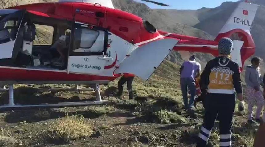 Yaylada Doğum Sancısı Tutan Hamile Kadın İ&ccedil;in Seferber Oldular