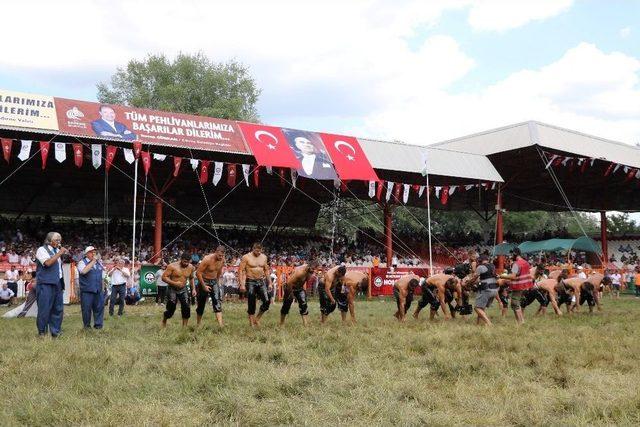 Er Meydanı’nda Başpehlivanlar, Üçüncü Tur Kura Çekimini Yaptı