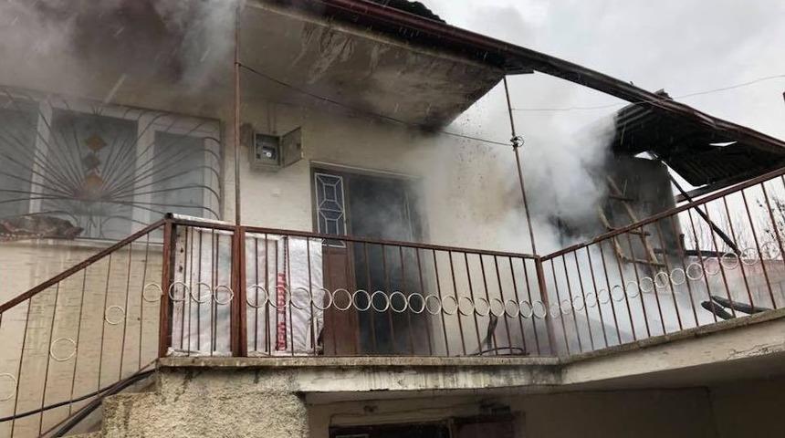 Elazığ’da 2 Ayrı Ev Yangını