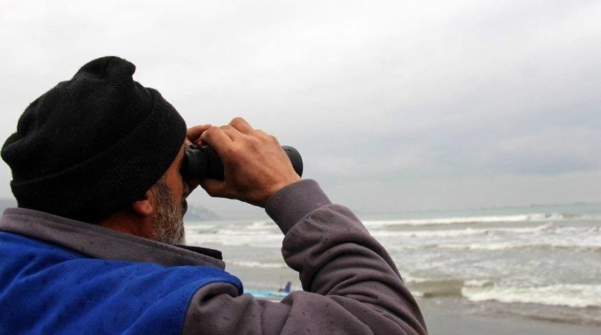 &lsquo;batıyoruz&rsquo; Diye Yardım İsteyen Tekneden Bir Daha Haber Alınamadı