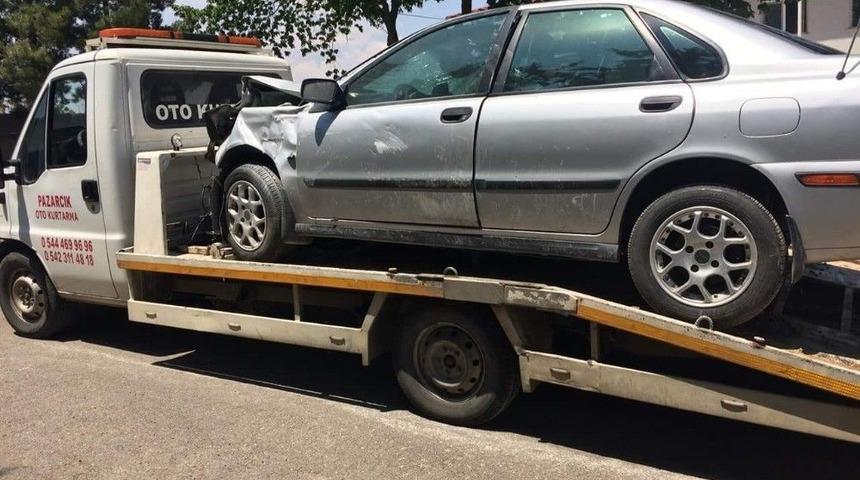 Mıcıra Kapılan Otomobil Takla Attı: 2 Yaralı