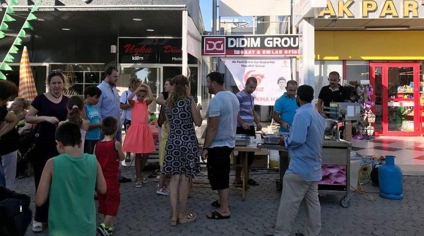 Didim Ak Parti 15 Temmuz Şehitleri İ&ccedil;in Lokma D&ouml;kt&uuml;rd&uuml;