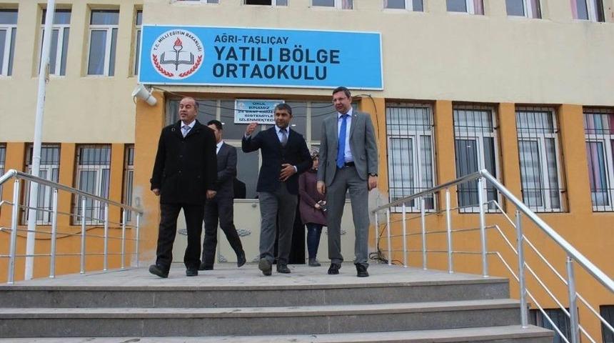 Kaymakam &Ouml;zderin, Okulları Ziyaret Etti