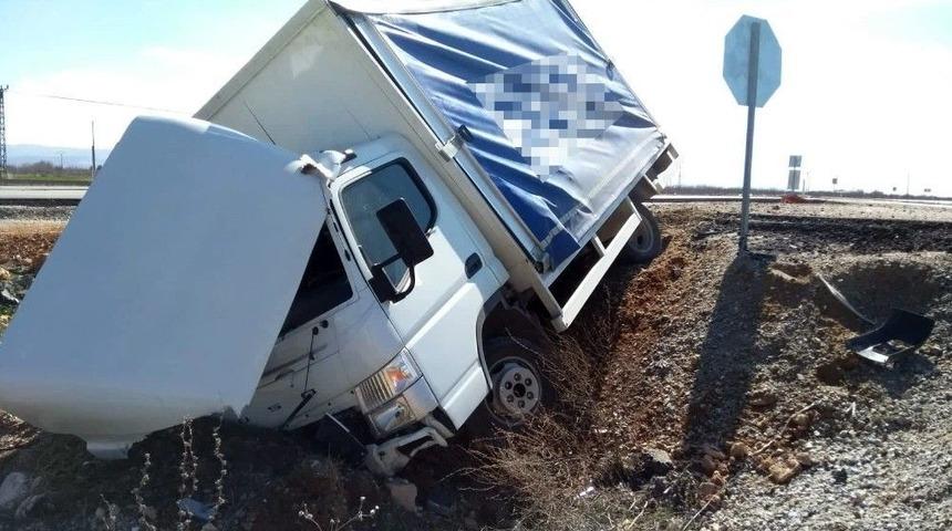 Emniyet Kemeri Sayesinde Kazadan Yara Almadan Kurtuldu