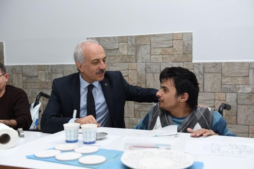 Engelli &Ouml;ğrenciden Duygulandıran Davranış