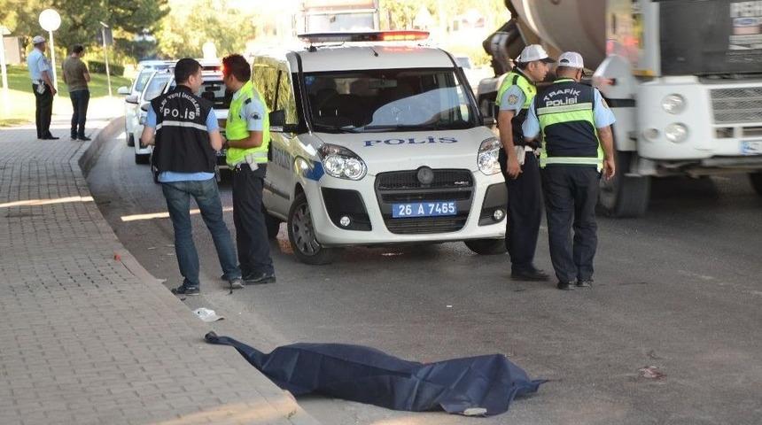 Yolun Karşısına Ge&ccedil;mek İsteyen Yaşlı Adam Hayatını Kaybetti