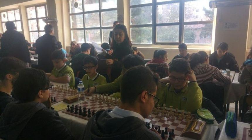 &Ccedil;amlıca Ortaokulu Satran&ccedil; Turnuvasında 4. Oldu
