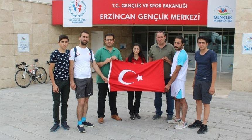 Şanlı T&uuml;rk Bayrağı Bisikletli Kadınlar Tarafından Erzincan&rsquo;a Getirildi