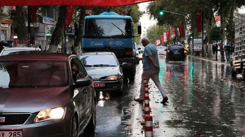 Şiddetli Yağış Malatya&rsquo;da Etkili Oldu