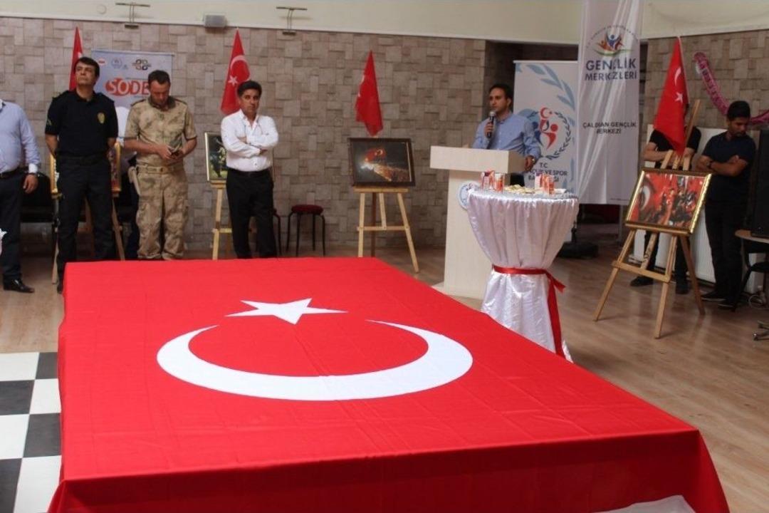 &Ccedil;aldıran İl&ccedil;esinde 15 Temmuz Resim Sergisi A&ccedil;ıldı