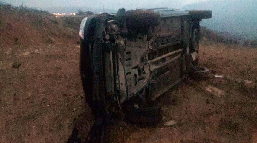 Siirt&rsquo;te Virajı Alamayan Ara&ccedil; Takla Attı: 2 Yaralı