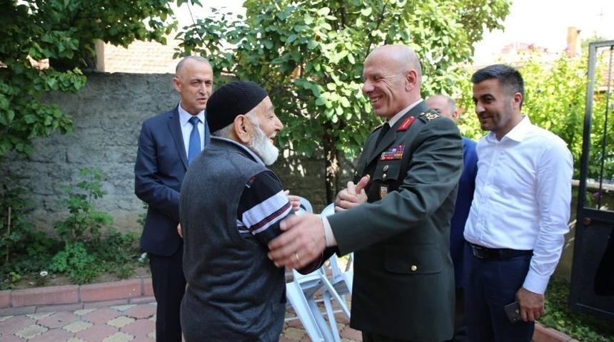 Şehit Aileleri Ve Gaziler Ziyaret Edildi