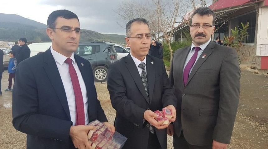 Eski Futbolcular Ve Sanat&ccedil;ılardan Mehmet&ccedil;iklere Moral