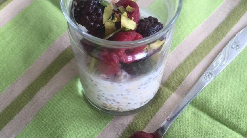 Orman Meyveli, Chialı Yoğurt ile Kahvaltı