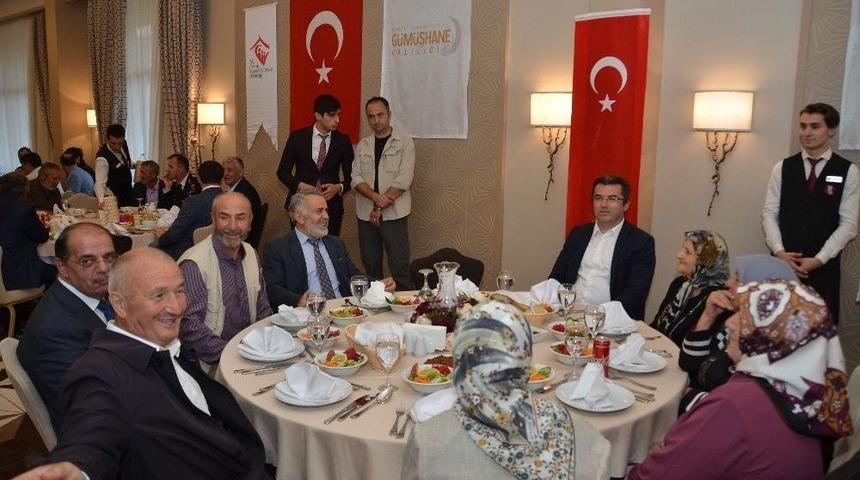 G&uuml;m&uuml;şhane&rsquo;de Şehit Yakınları Ve Gazilere Yemek Verildi