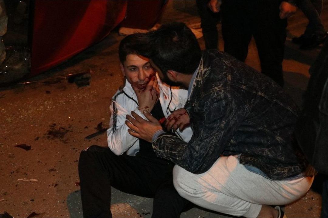 Takla Atan Otomobil Polis Aracına &Ccedil;aparak Durabildi: 1 Yaralı