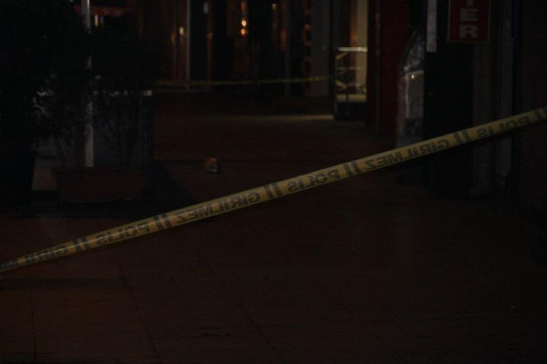 Şişli&rsquo;de Ş&uuml;pheli Paket Alarmı: Cadde Trafiğe Kapatıldı