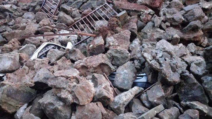 Trabzon’da İstinat Duvarı Çöktü, Araçlar Altında Kaldı G5