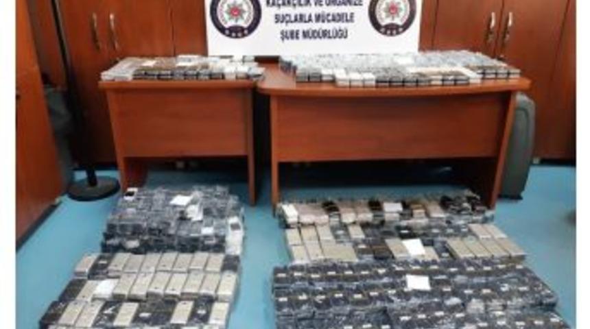 Adana Havalimanı&rsquo;nda 2 Bin 124 Ka&ccedil;ak Cep Telefonu Ele Ge&ccedil;irildi