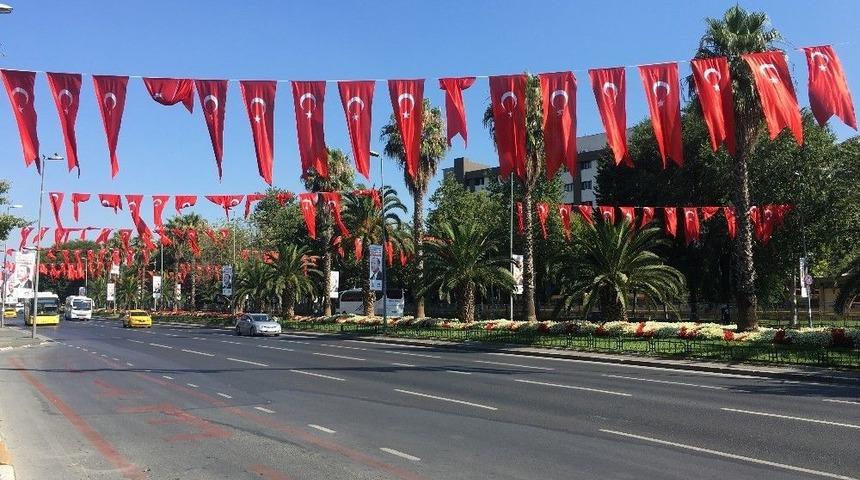15 Temmuz’un Yıl Dönümünde Vatan Caddesi Türk Bayraklarıyla Donatıldı