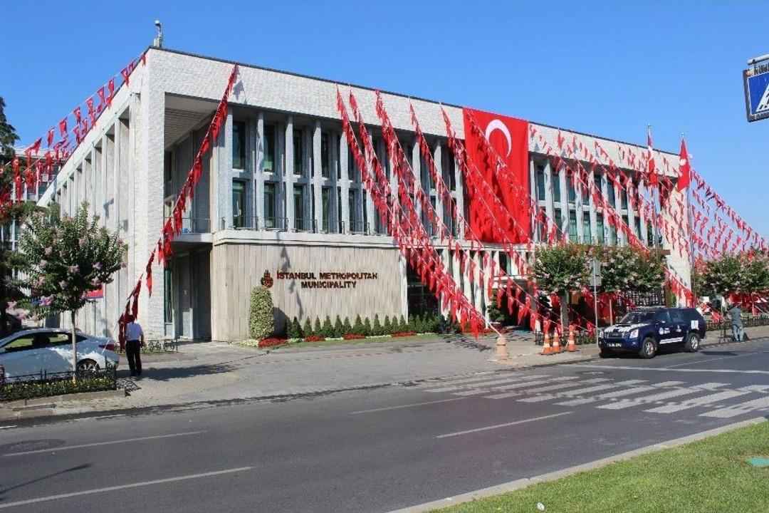 15 Temmuz&rsquo;un Yıl D&ouml;n&uuml;m&uuml;nde İbb T&uuml;rk Bayraklarıyla Donatıldı