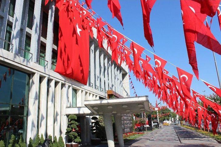 15 Temmuz’un Yıl Dönümünde İbb Türk Bayraklarıyla Donatıldı G1