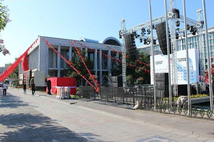 15 Temmuz’un Yıl Dönümünde İbb Türk Bayraklarıyla Donatıldı G5