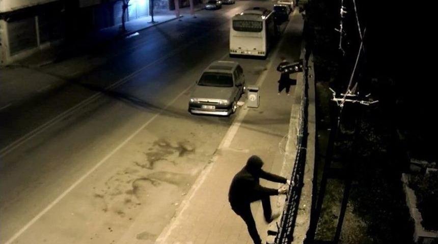 &Ouml;r&uuml;mcek Hırsızlar Polisten Ka&ccedil;amadı
