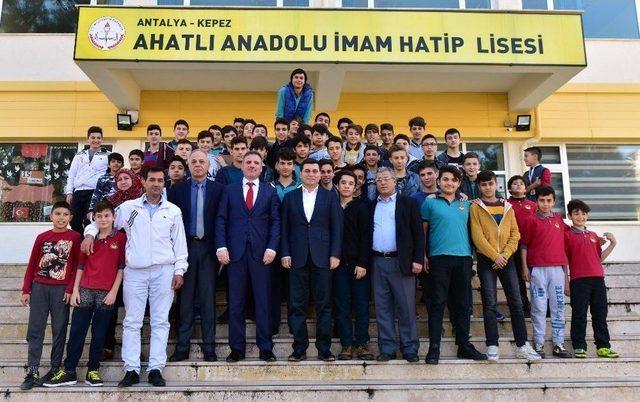 Tütüncü’den Gençlere Kariyer Tavsiyesi