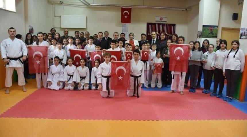 Toki İlkokulu Ve Ortaokulu&rsquo;nda Spor Salonu A&ccedil;ıldı