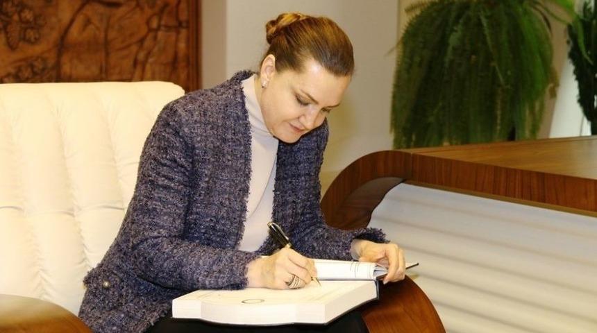 Hotar, De&uuml; Rekt&ouml;r&uuml; Oldu