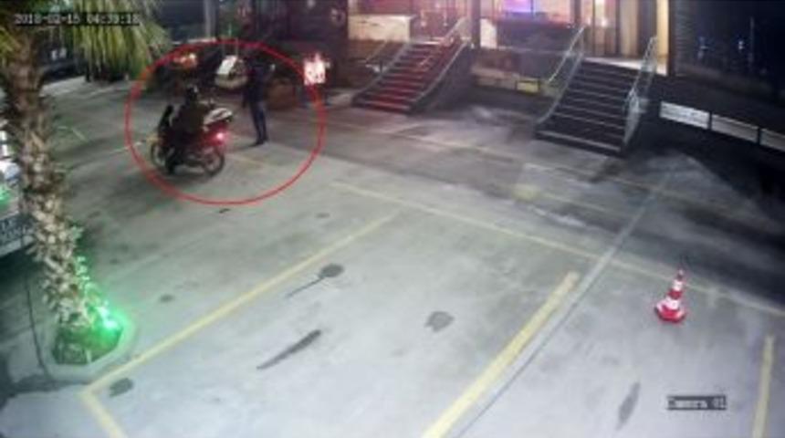 Beylikd&uuml;z&uuml;&rsquo;ne Eğlence Mekanını Kurşunlarken Selfie Video &Ccedil;ekip Babasına Attı